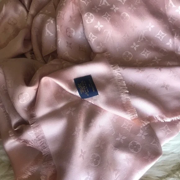 Shawl LV new no box